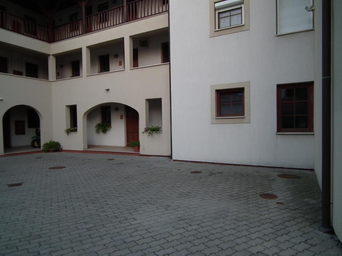 Modor Apartman Alsópáhok Δωμάτιο φωτογραφία